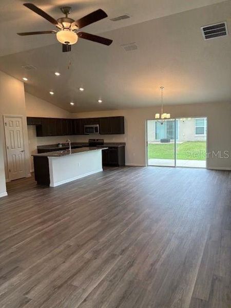 Spacious, unfurnished interior of a new home in , Ocala (Image 11).