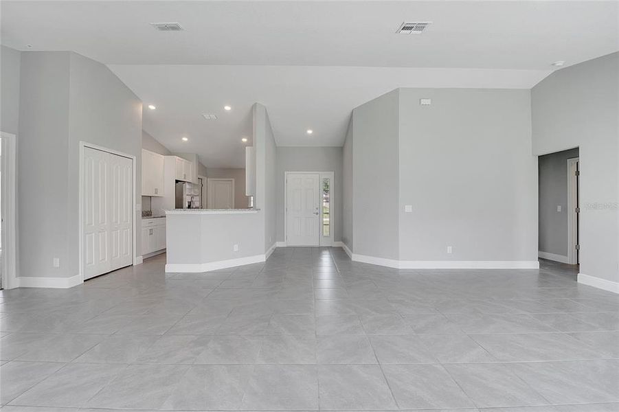Spacious, unfurnished interior of a new home in , Kissimmee (Image 24).