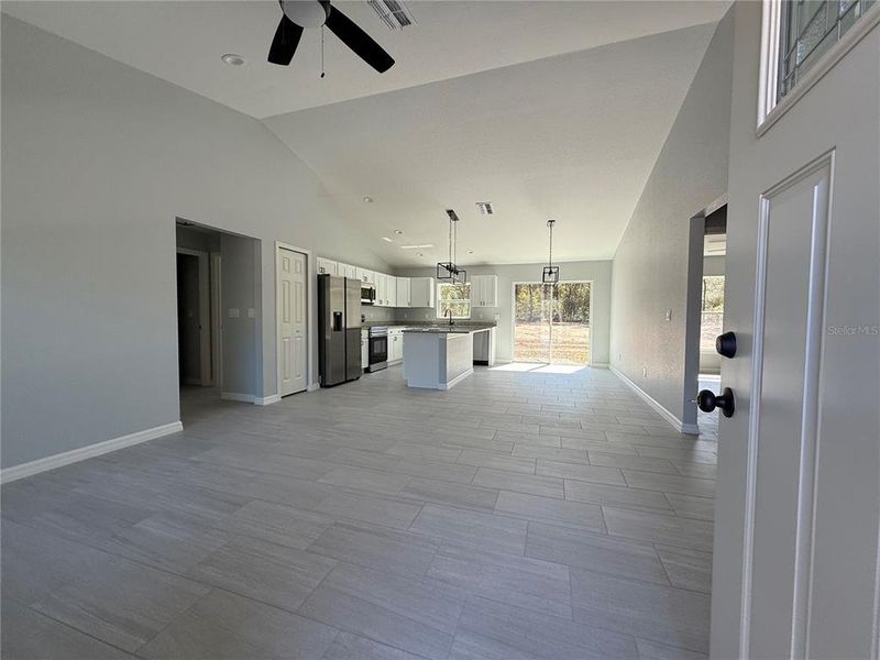 Spacious, unfurnished interior of a new home in , Ocklawaha (Image 8).