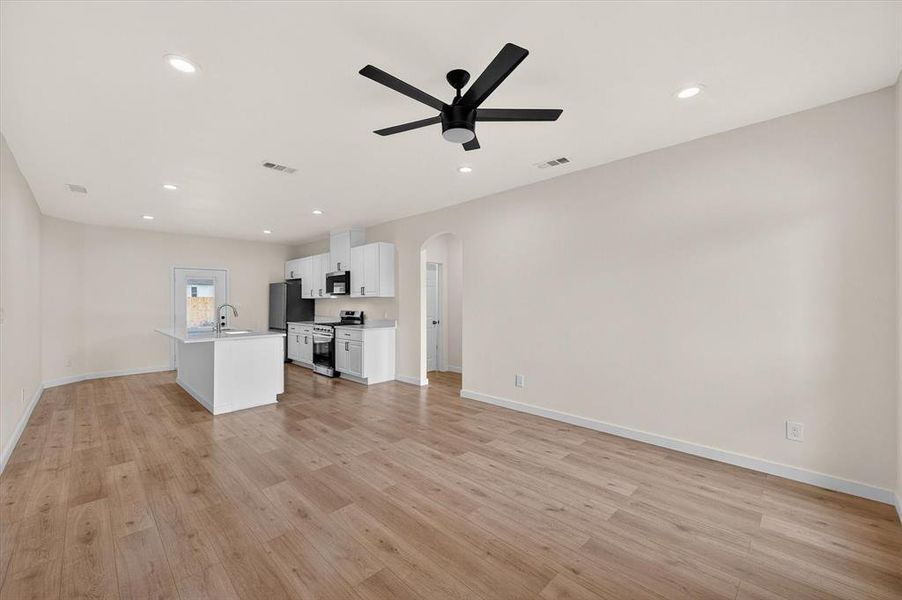 Spacious, unfurnished interior of a new home in , Corsicana (Image 15). Spacious, unfurnished interior of a new home in , Corsicana (Image 15).