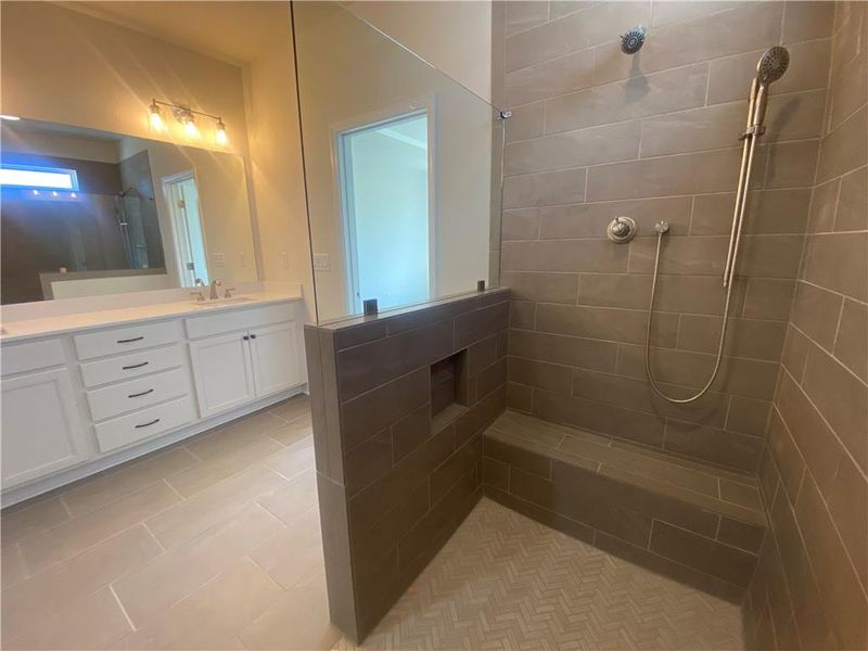 Furnished interior view inside a new home in , Jefferson (Image 17).