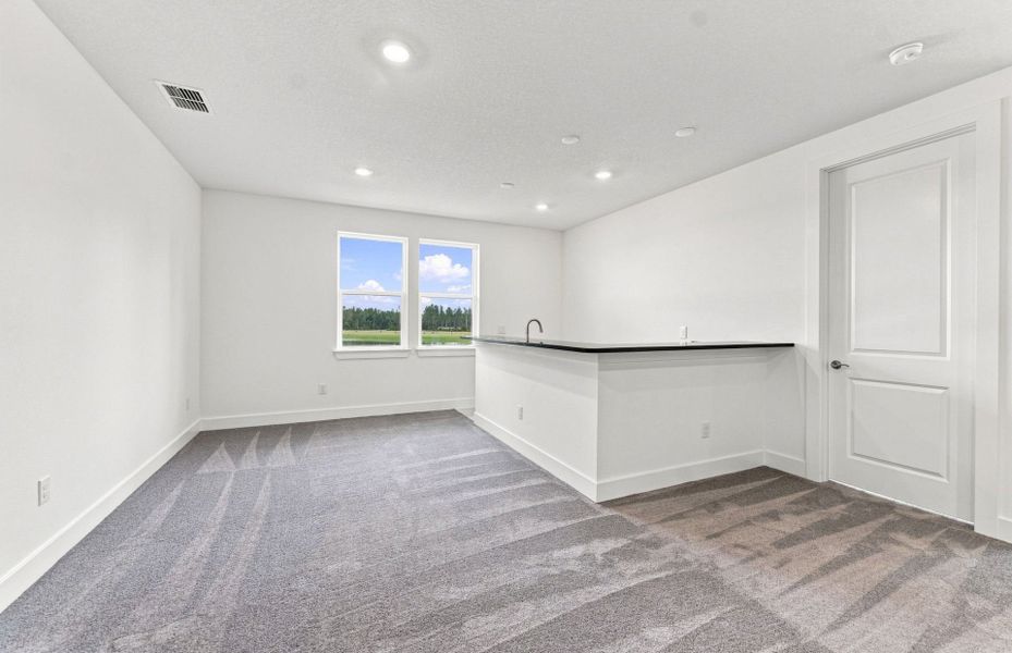 Spacious, unfurnished interior of a new home in Two Rivers, Zephyrhills (Image 18).