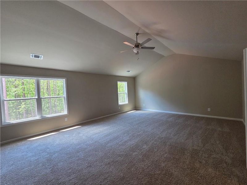 Spacious, unfurnished interior of a new home in , Bethlehem (Image 29).