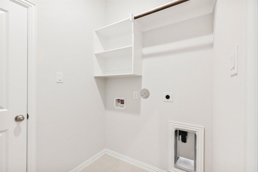 Spacious, unfurnished interior of a new home in Sunterra, Katy (Image 21). Spacious, unfurnished interior of a new home in Sunterra, Katy (Image 21).