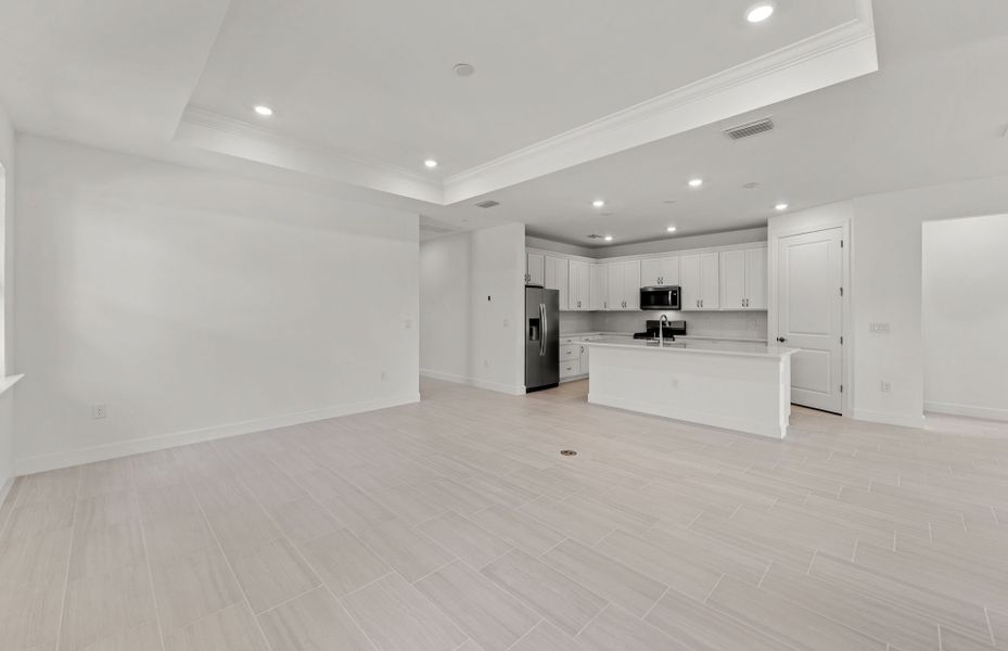 Spacious, unfurnished interior of a new home in Terreno, Naples (Image 13).