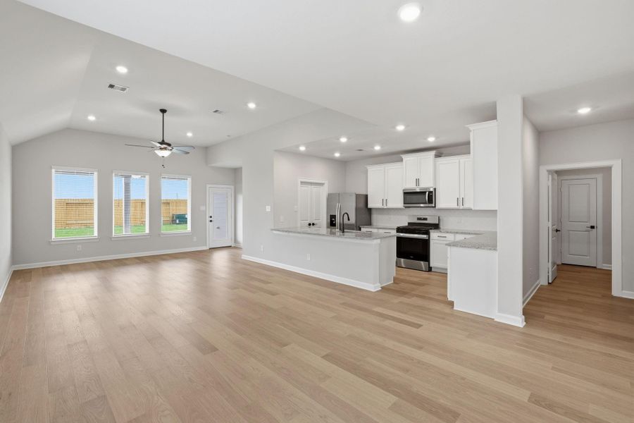 Spacious, unfurnished interior of a new home in Sunterra, Katy (Image 20). Spacious, unfurnished interior of a new home in Sunterra, Katy (Image 20).