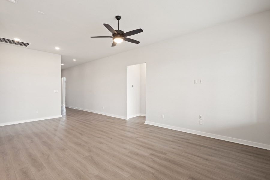 Spacious, unfurnished interior of a new home in Lagos Reserve, Manor (Image 34).