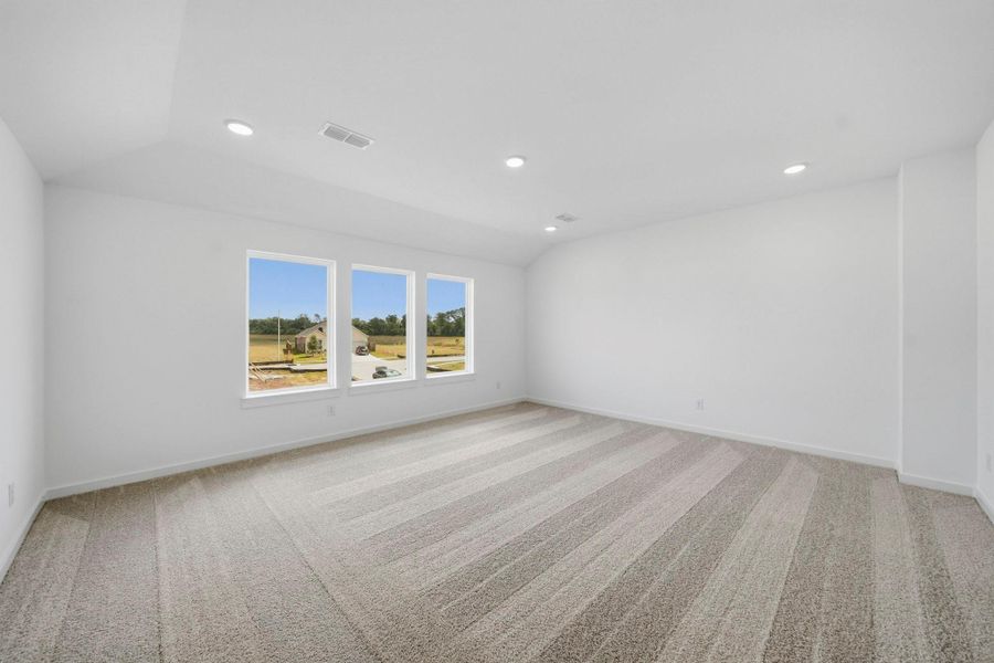Spacious, unfurnished interior of a new home in Sienna 45', 50', Missouri City (Image 11). Spacious, unfurnished interior of a new home in Sienna 45', 50', Missouri City (Image 11).