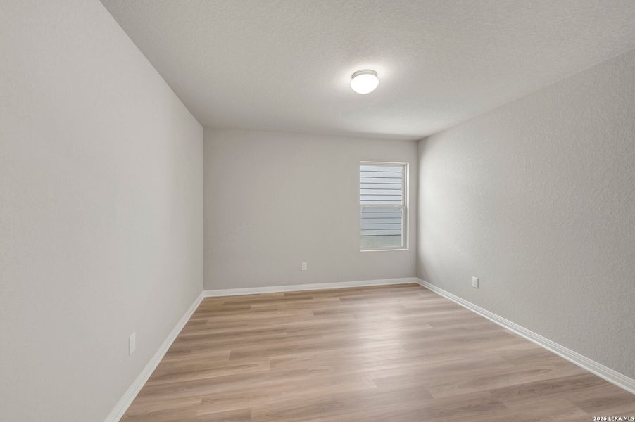 Spacious, unfurnished interior of a new home in Mesquite Ridge, San Antonio (Image 21).