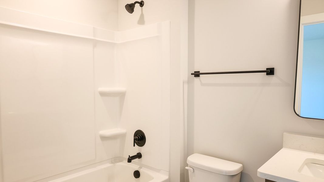 Representative interior finishes for a home built from the TISDALE by D.R. Horton in Harvest Point, Spring Hill (Image 20).