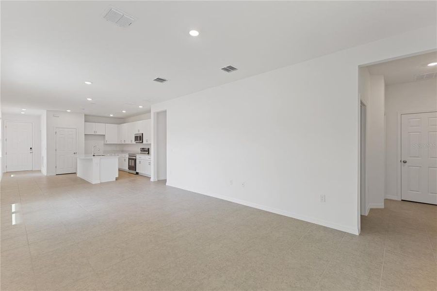 Spacious, unfurnished interior of a new home in Mirror Lake Village, Fruitland Park (Image 23). Spacious, unfurnished interior of a new home in Mirror Lake Village, Fruitland Park (Image 23).