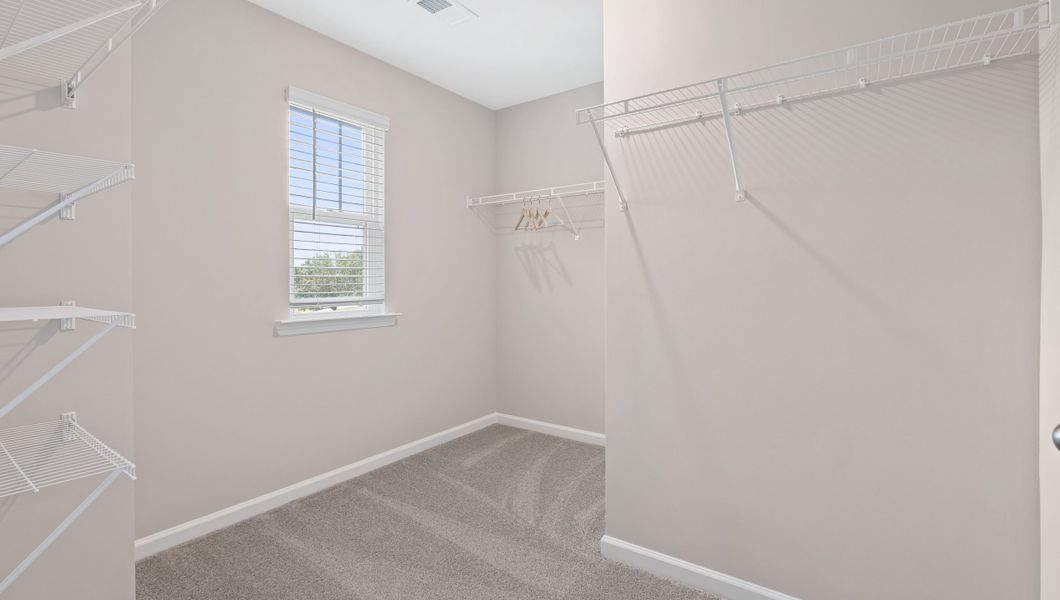 Representative unfurnished interior of a home built from the ROBIE by D.R. Horton in Cloverdale Hills, Piedmont (Image 20).