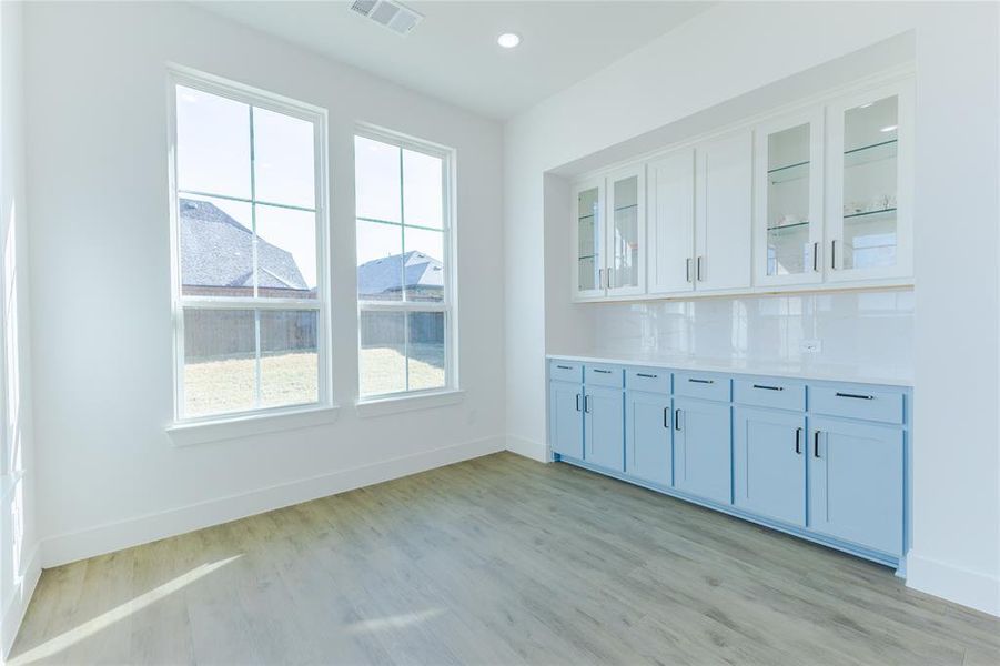 Spacious, unfurnished interior of a new home in , Aubrey (Image 23).
