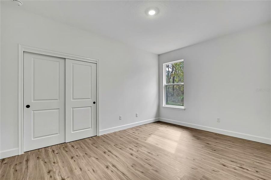 Spacious, unfurnished interior of a new home in , Weeki Wachee (Image 54).