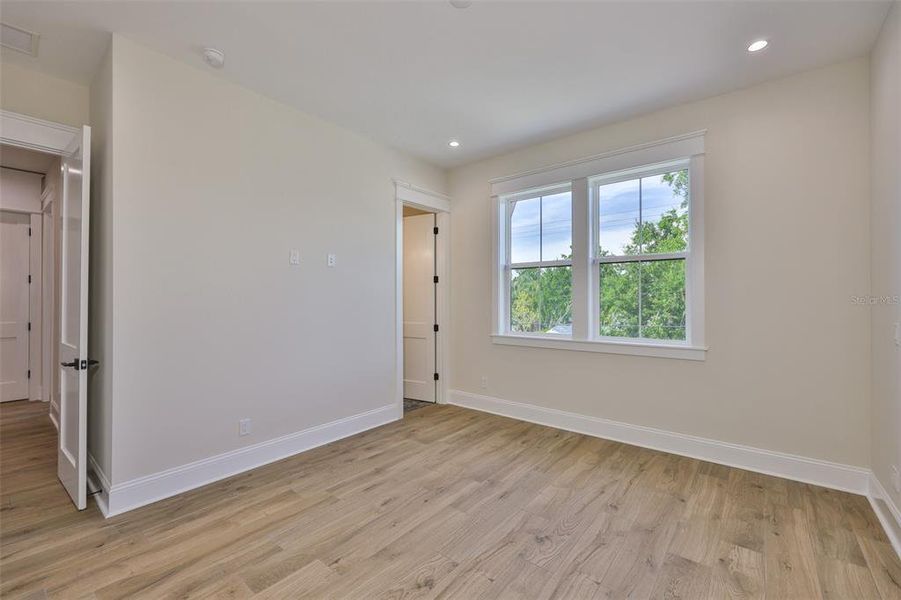 Spacious, unfurnished interior of a new home in , Tampa (Image 63).