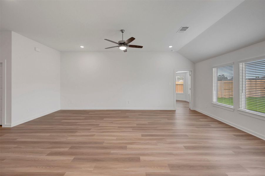 Spacious, unfurnished interior of a new home in Lone Star Landing, Montgomery (Image 37).