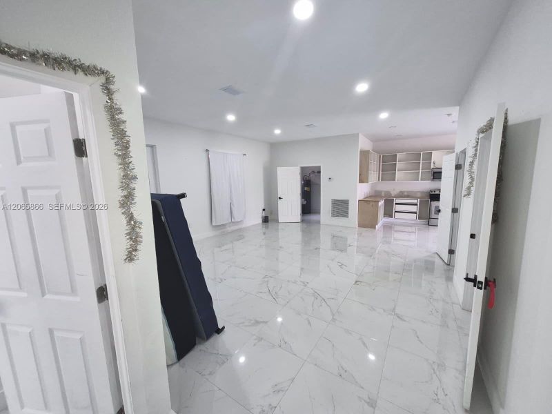 Spacious, unfurnished interior of a new home in , Clewiston (Image 11).