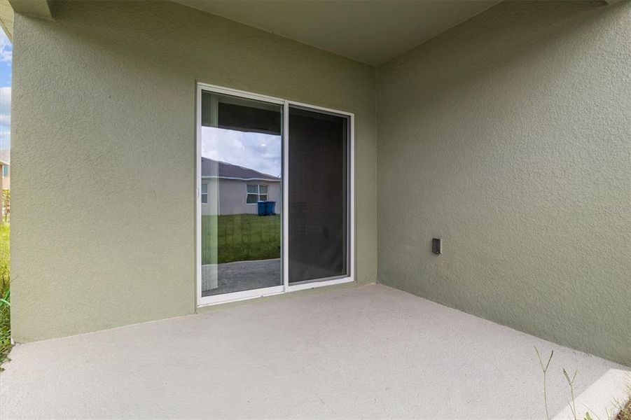 Exterior details and patio area of a home in Cypress Park Estates, Haines City (Image 4).