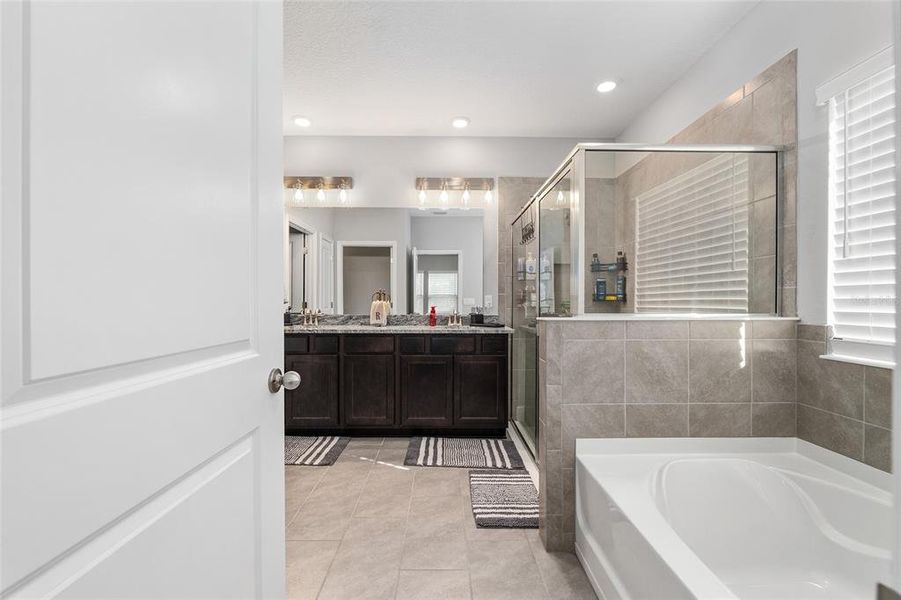 Furnished interior view inside a new home in Finley Woods, Gainesville (Image 56). Furnished interior view inside a new home in Finley Woods, Gainesville (Image 56).
