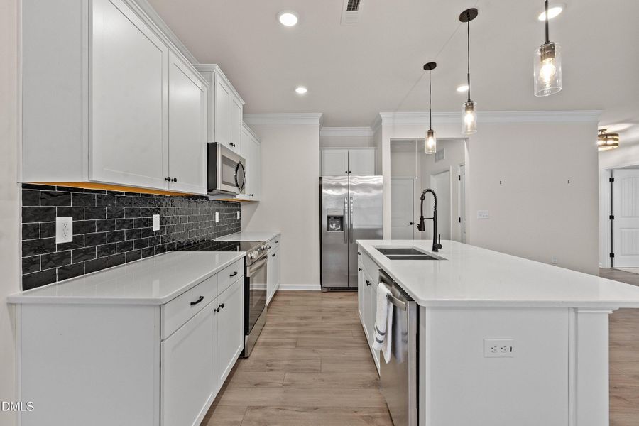 26-23 Knoll_7076 26-23 Knoll_7076