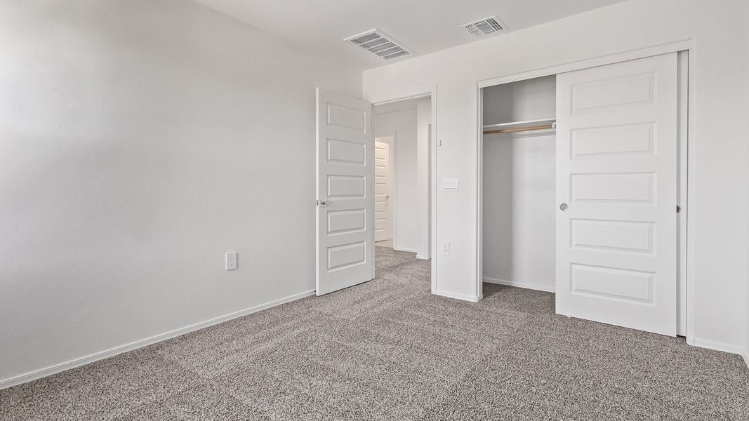 Spacious, unfurnished interior of a new home in Hanson Ridge, Vail (Image 30).