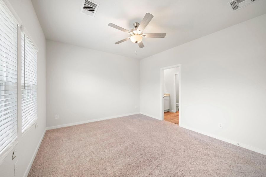 Spacious, unfurnished interior of a new home in Maple Heights, Porter (Image 12).