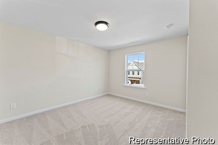 Spacious, unfurnished interior of a new home in Beaver Creek, Statesville (Image 9).