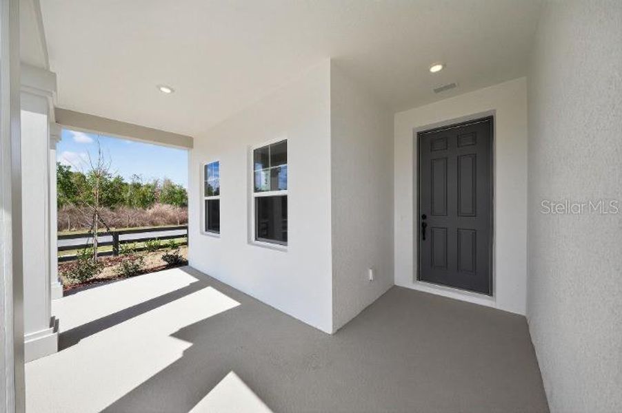 Exterior details and patio area of a home in Sunbrooke, St. Cloud (Image 3).