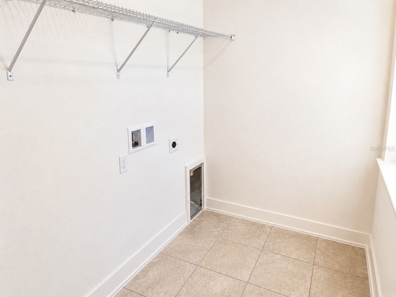 Spacious, unfurnished interior of a new home in Harmony Central, St. Cloud (Image 9).