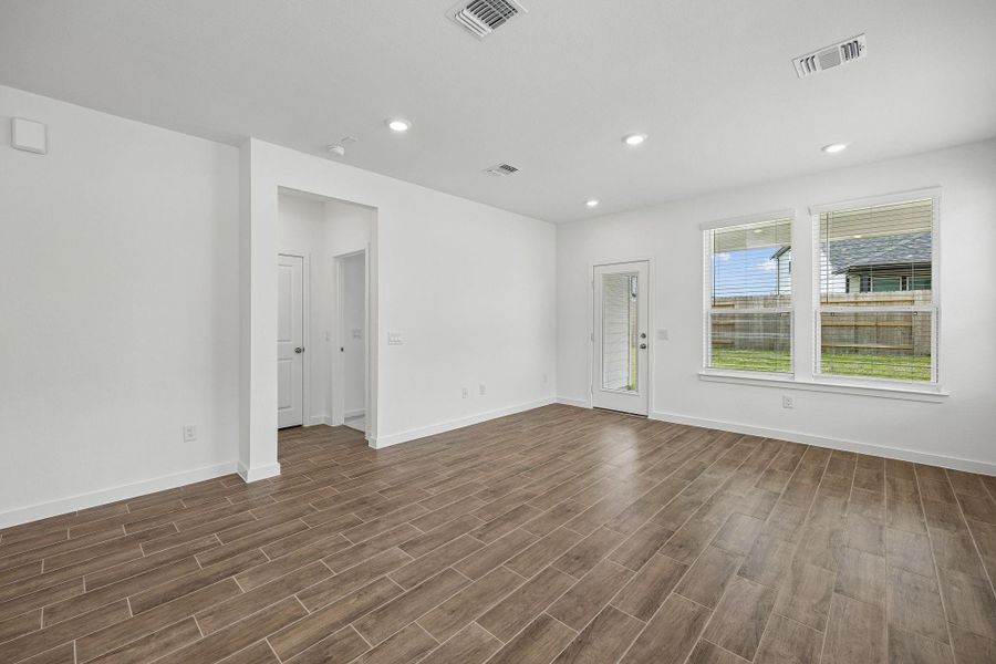 Spacious, unfurnished interior of a new home in Windcress, Cove (Image 25).