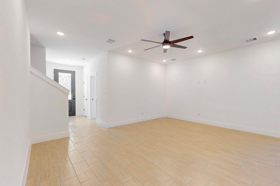 Spacious, unfurnished interior of a new home in , Bastrop (Image 11).