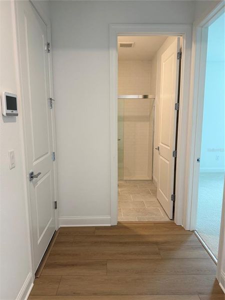 Spacious, unfurnished interior of a new home in , Apollo Beach (Image 11).