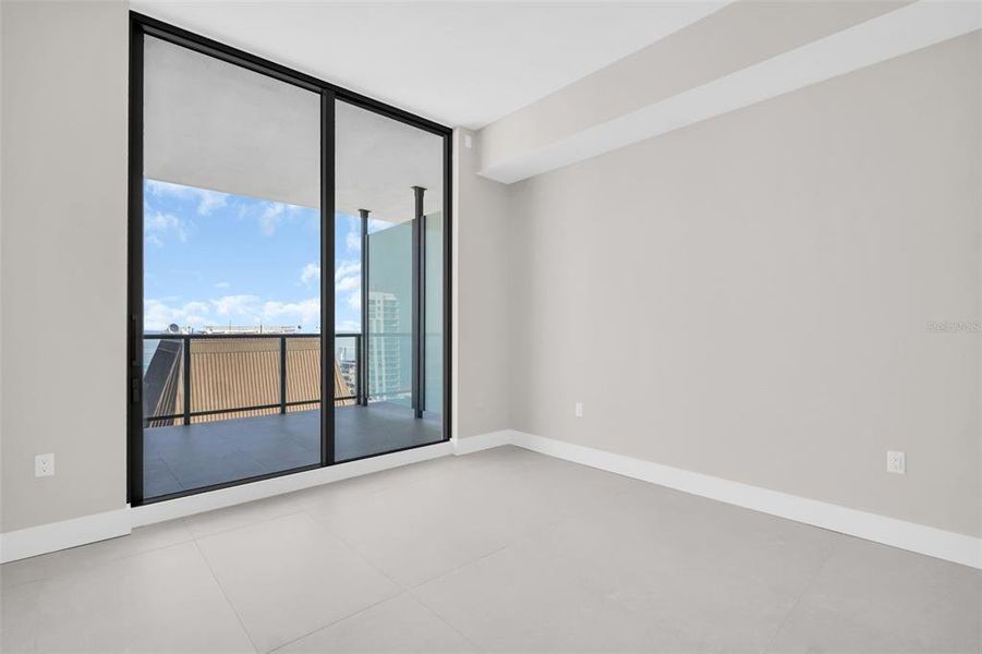 Spacious, unfurnished interior of a new home in , St. Petersburg (Image 65).