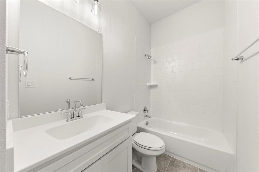 05. 814 Stoney - 2ND Bath