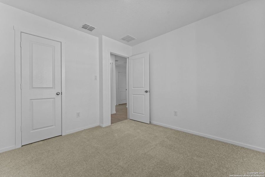 Spacious, unfurnished interior of a new home in Torian Village: Watermill Collection, San Antonio (Image 9).