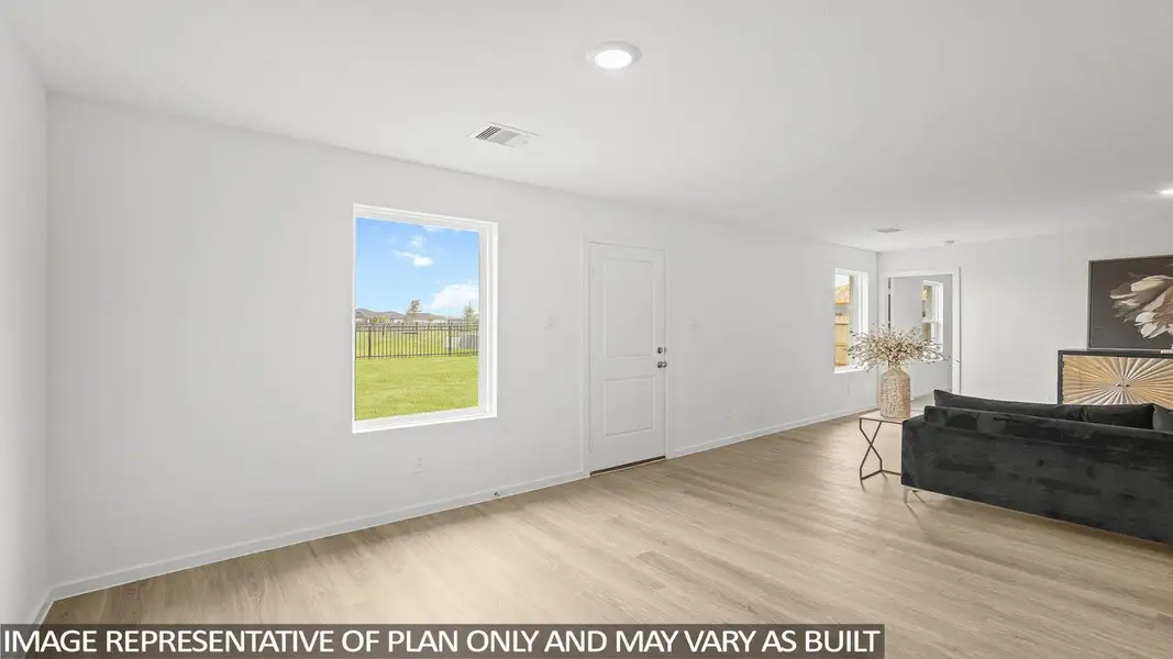 Spacious, unfurnished interior of a new home in Sunterra, Katy (Image 15).