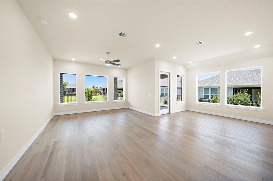 Spacious, unfurnished interior of a new home in Chambers Creek, Willis (Image 62). Spacious, unfurnished interior of a new home in Chambers Creek, Willis (Image 62).