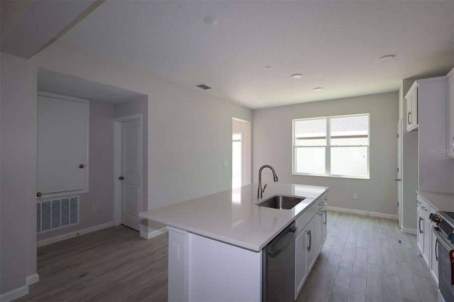 Image 20 of a home in Center Lake on the Park. Image 20 of a home in Center Lake on the Park.