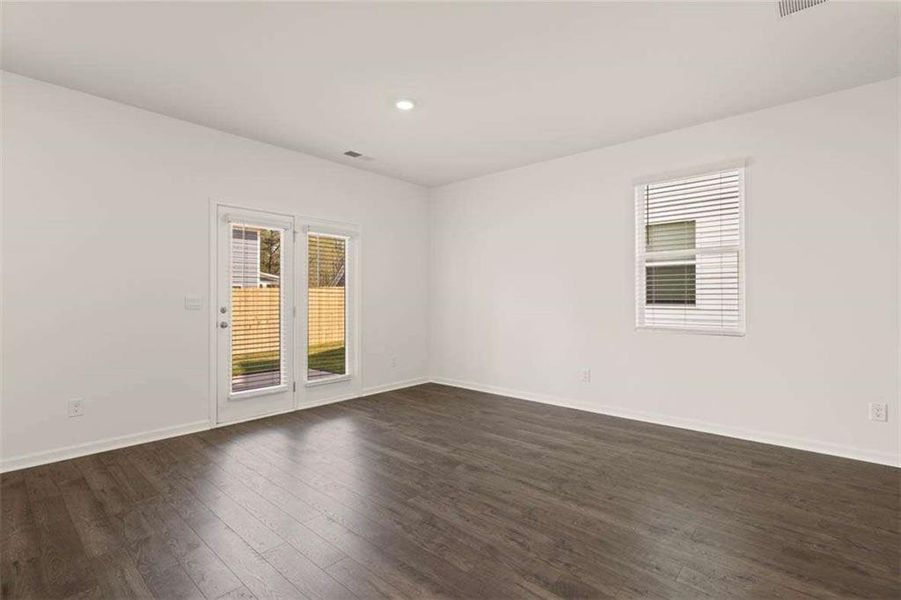 Spacious, unfurnished interior of a new home in Shoal Creek, Hampton (Image 9).