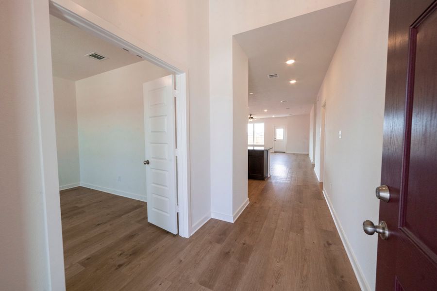 Spacious, unfurnished interior of a new home in Pecan Grove, Navasota (Image 5). Spacious, unfurnished interior of a new home in Pecan Grove, Navasota (Image 5).