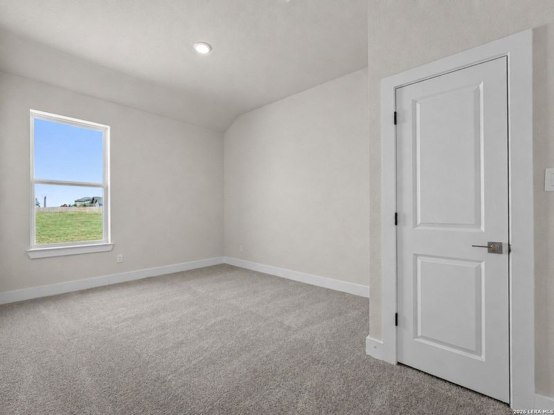 Spacious, unfurnished interior of a new home in Westridge, San Antonio (Image 14).
