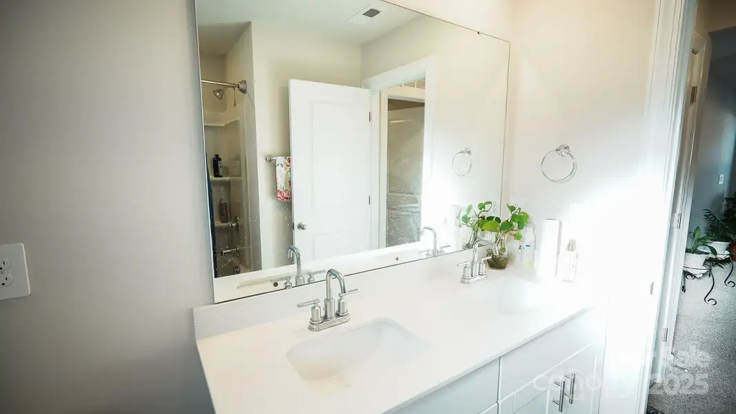 Image 34 of a home in .