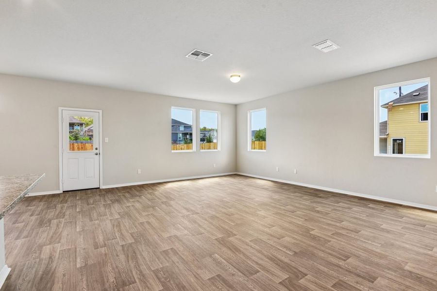 Spacious, unfurnished interior of a new home in Hunters Ranch, San Antonio (Image 14).