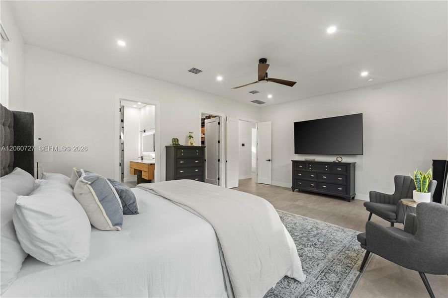 Furnished interior view inside a new home in , Plantation (Image 5).