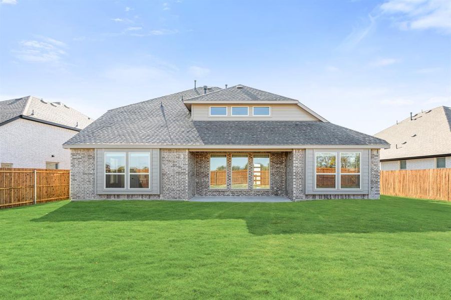 Exterior details and patio area of a home in The Oaks, Red Oak (Image 4).