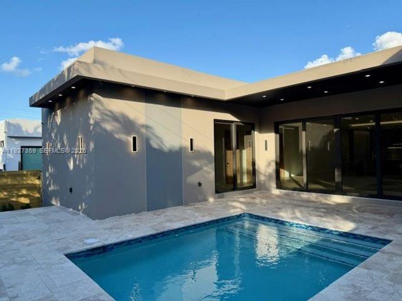 Exterior details and patio area of a home in , Fort Lauderdale (Image 35).