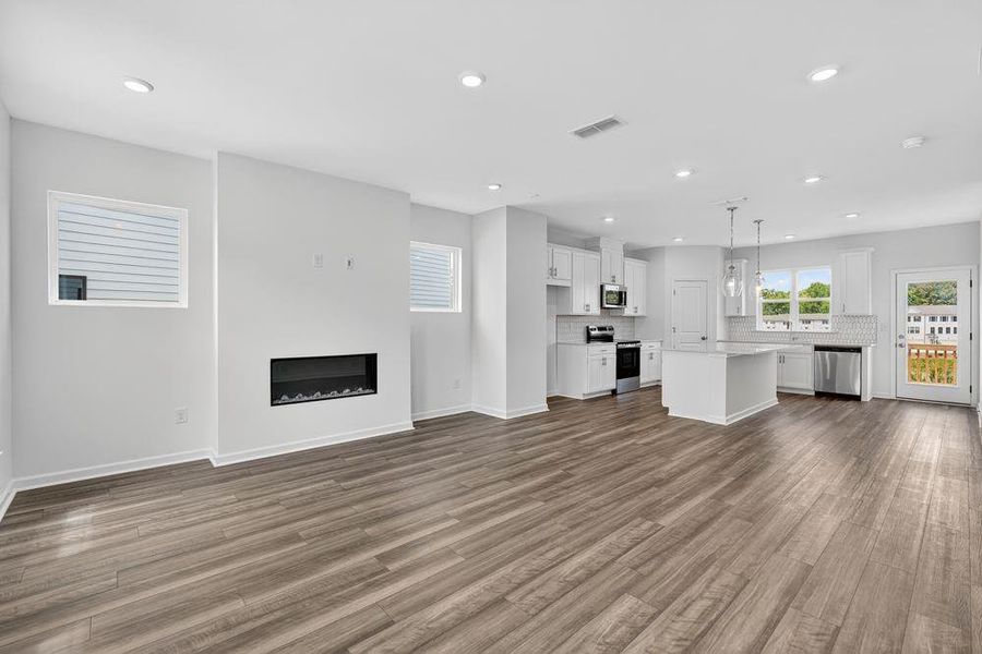 Spacious, unfurnished interior of a new home in Rosewood Farm, Lawrenceville (Image 23).