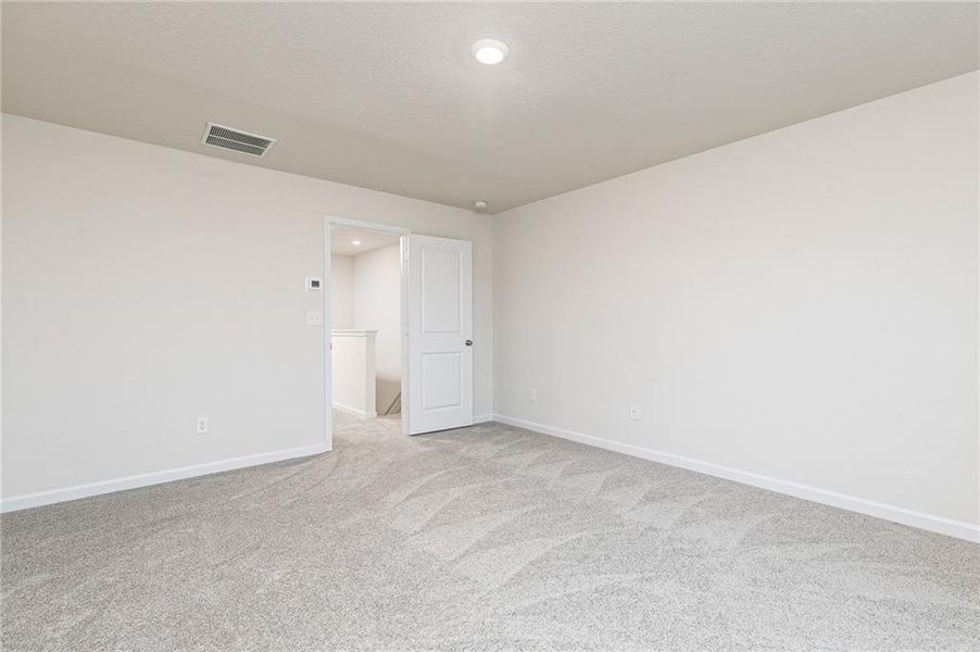 Spacious, unfurnished interior of a new home in Lake Preserve at Jackson Trail, Jefferson (Image 21).