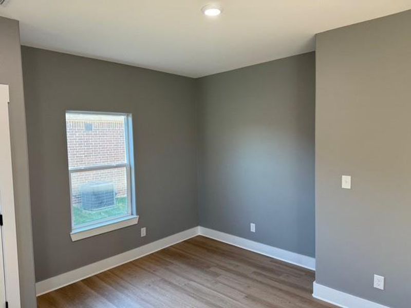 Spacious, unfurnished interior of a new home in , Bells (Image 7).