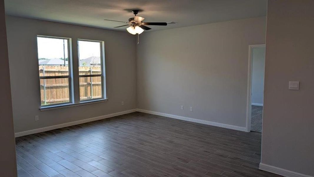 Spacious, unfurnished interior of a new home in Lankford Farms, Cleburne (Image 7).
